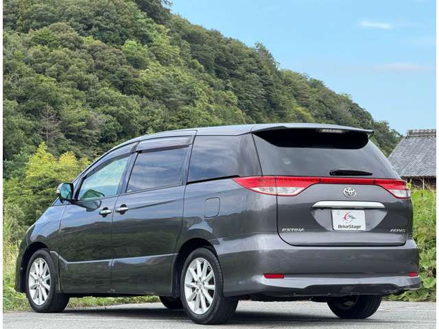 Toyota Estima 4