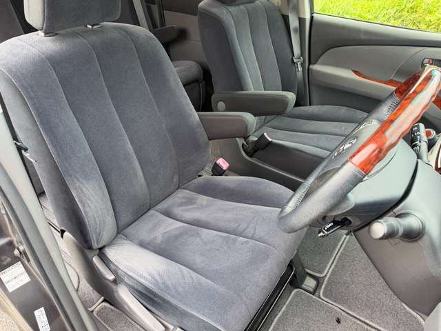 Toyota Estima 8