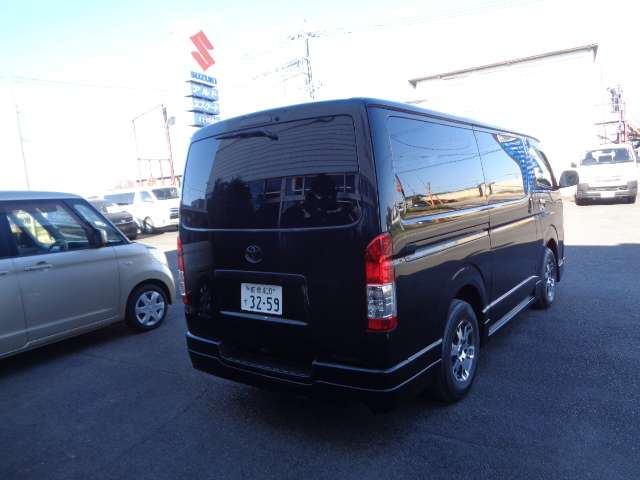 Toyota Regius Ace 3