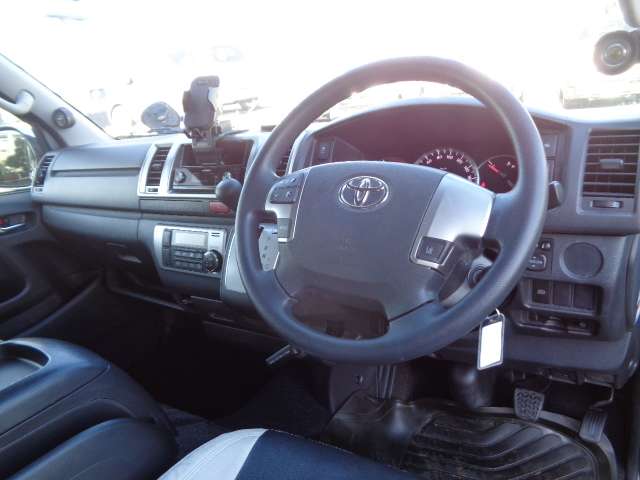 Toyota Regius Ace 4