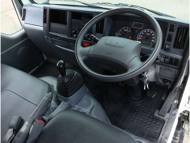 Isuzu Elf 4