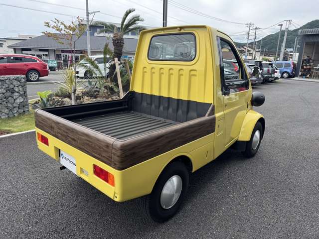 Daihatsu Midget II 12