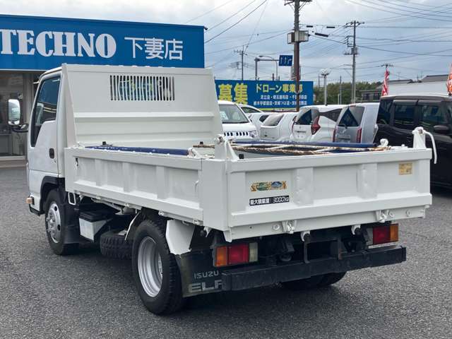 Isuzu Elf 7