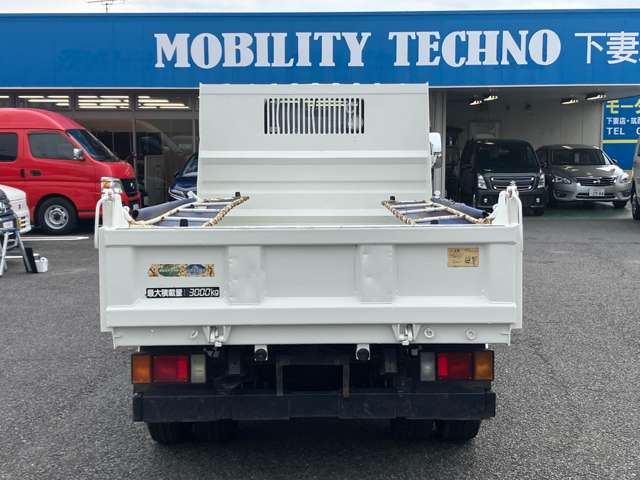 Isuzu Elf 8
