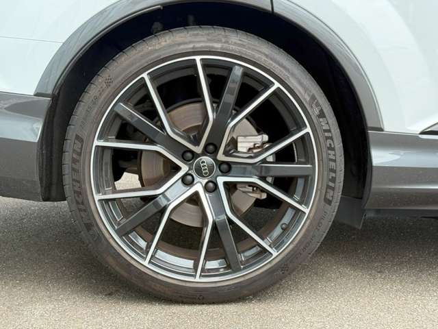 Audi Q7 11