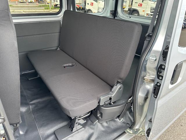 Daihatsu Hijet Cargo 11