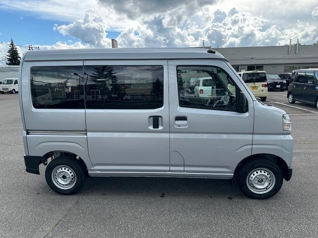 Daihatsu Hijet Cargo 4
