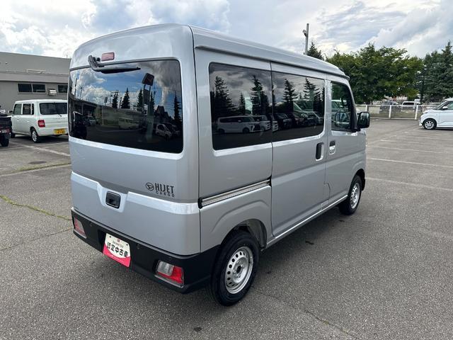 Daihatsu Hijet Cargo 5