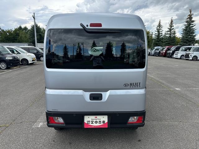 Daihatsu Hijet Cargo 6