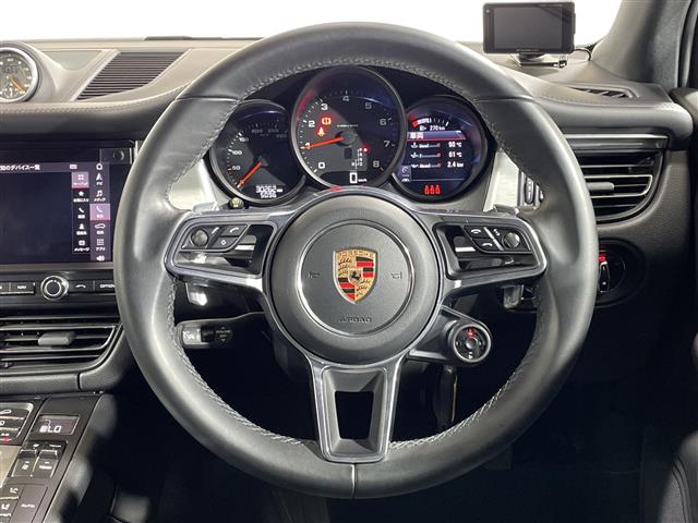 Porsche Macan 12