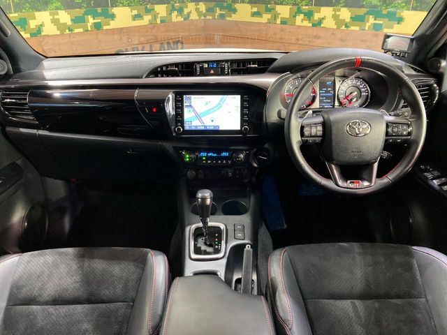 Toyota Hilux 2