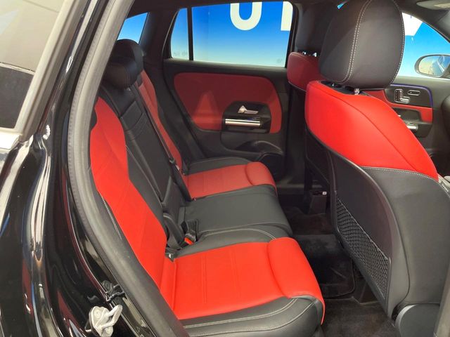 Mercedes-Benz GLA-Class 10