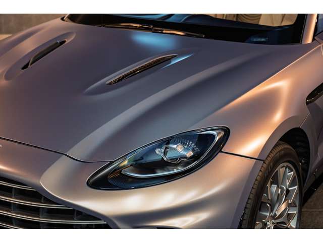 Aston Martin DBX 11