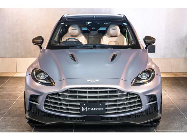 Aston Martin DBX 12