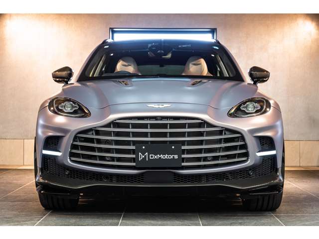 Aston Martin DBX 5