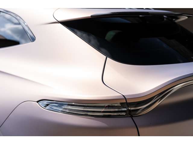 Aston Martin DBX 7