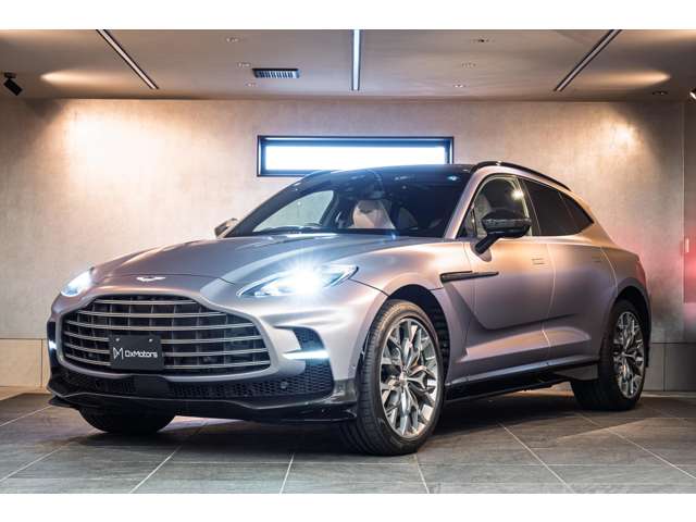 Aston Martin DBX 8