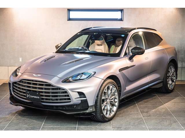 Aston Martin DBX 9