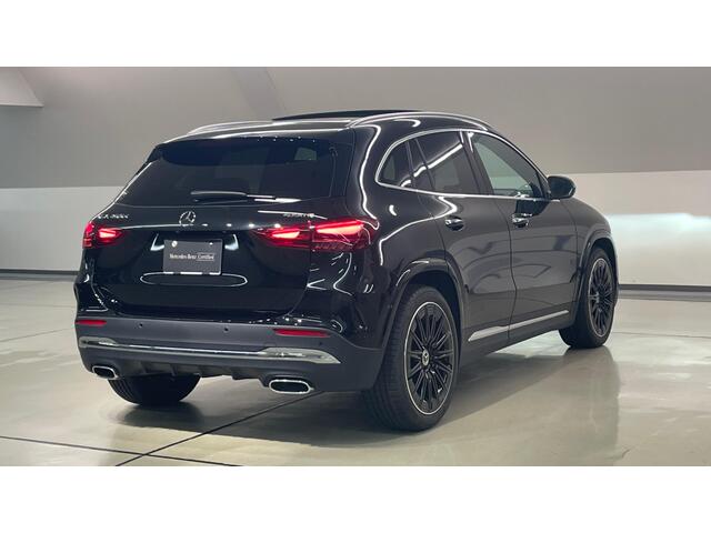 Mercedes-Benz GLA-Class 6