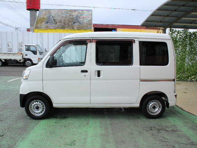 Daihatsu Hijet Cargo 11