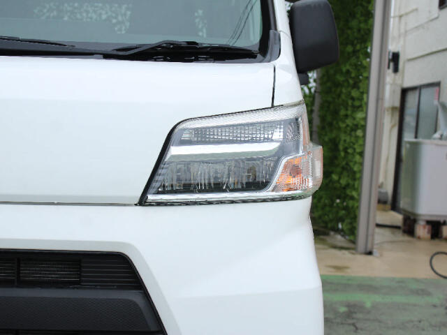 Daihatsu Hijet Cargo 12