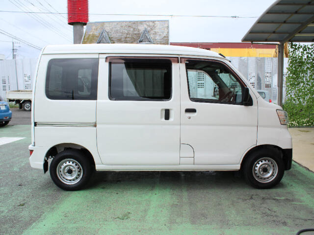 Daihatsu Hijet Cargo 7