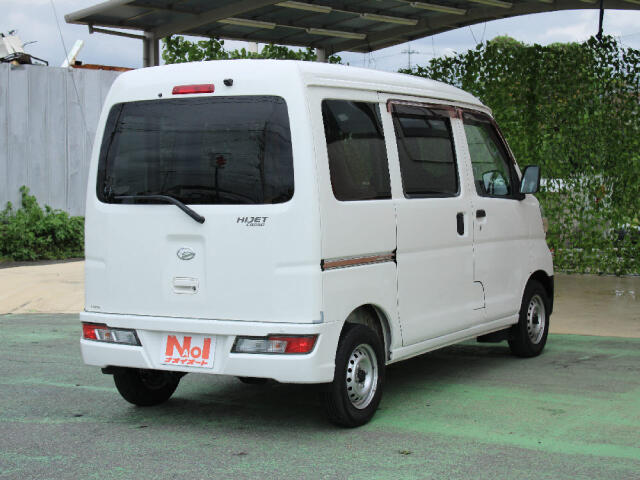 Daihatsu Hijet Cargo 8