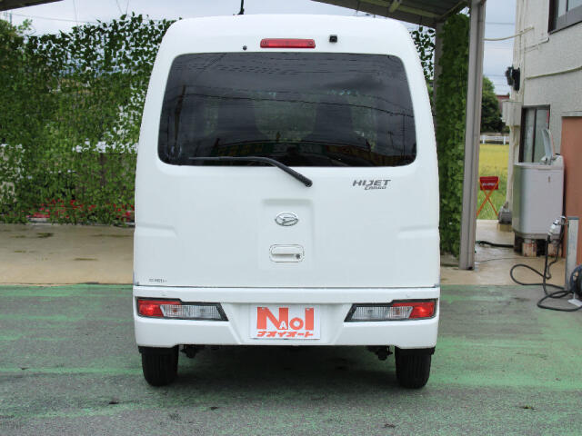 Daihatsu Hijet Cargo 9