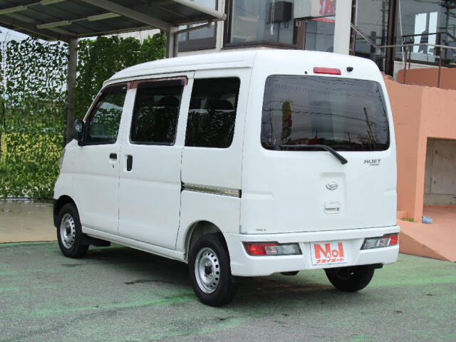 Daihatsu Hijet Cargo 10