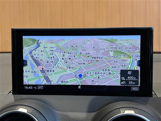 Audi Q2 11