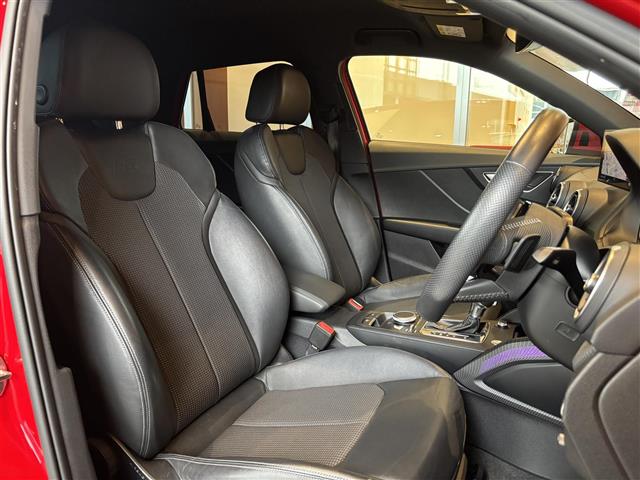 Audi Q2 8