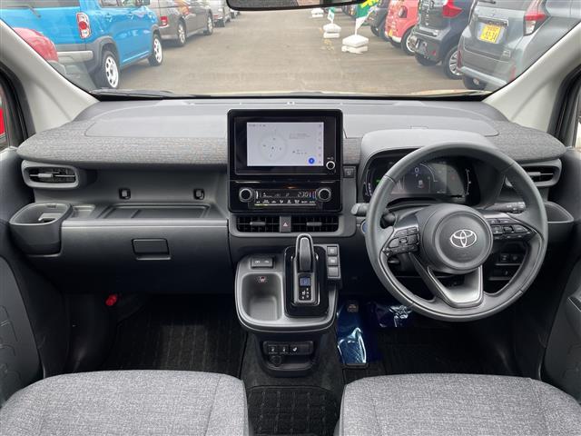 Toyota Sienta 4
