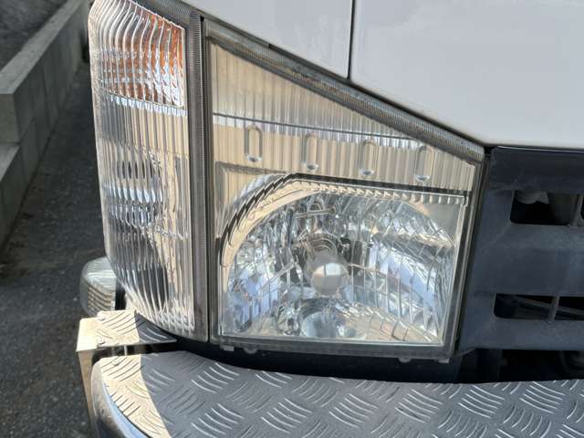 Isuzu Elf 12
