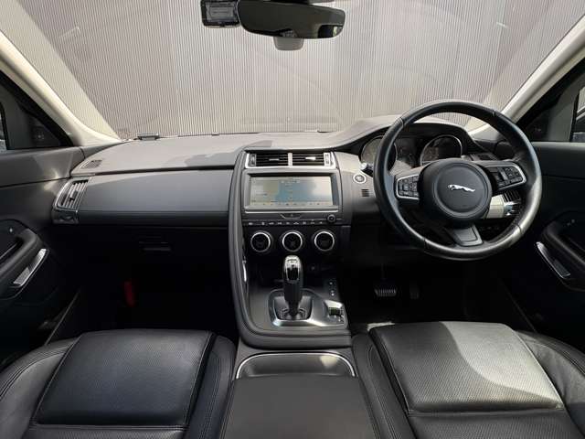 Jaguar E-Pace 5