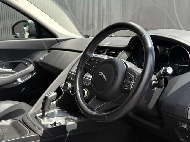 Jaguar E-Pace 6