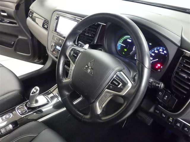 Mitsubishi Outlander PHEV 11