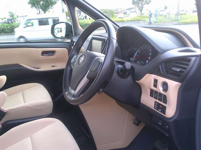 Toyota Noah 11