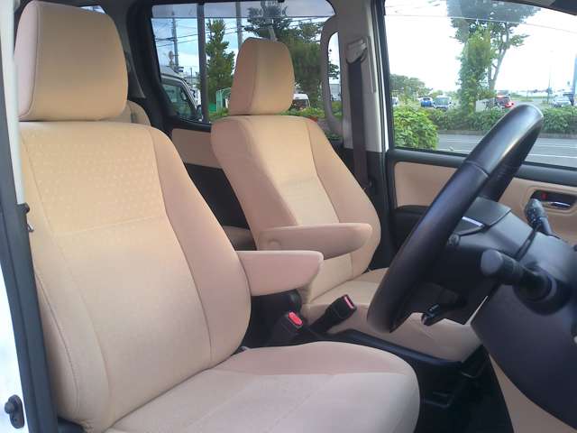 Toyota Noah 12