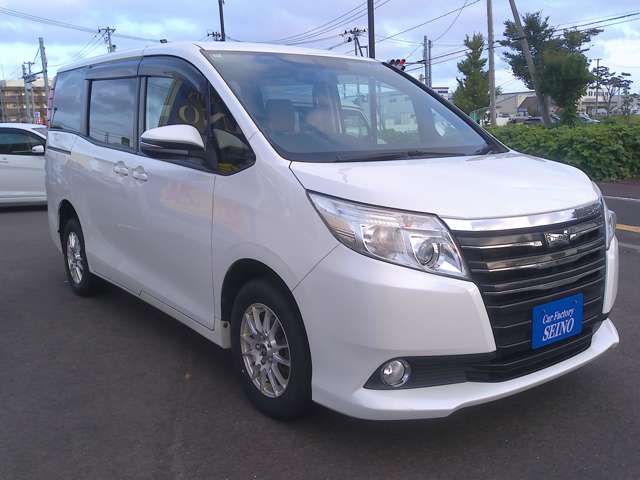 Toyota Noah 3