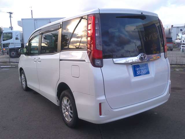 Toyota Noah 7
