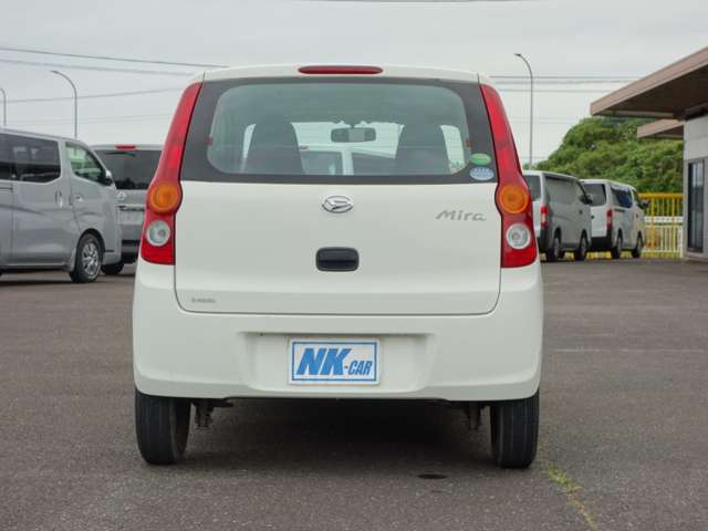 Daihatsu Mira 3