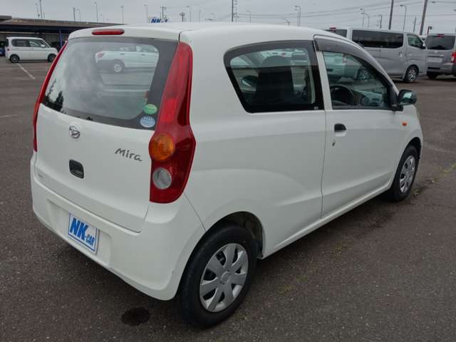 Daihatsu Mira 8