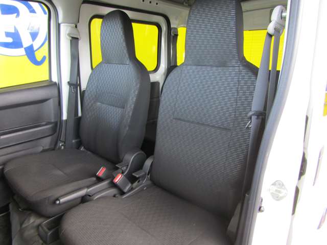 Daihatsu Hijet Cargo 7