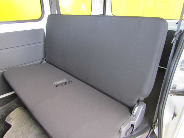 Daihatsu Hijet Cargo 8