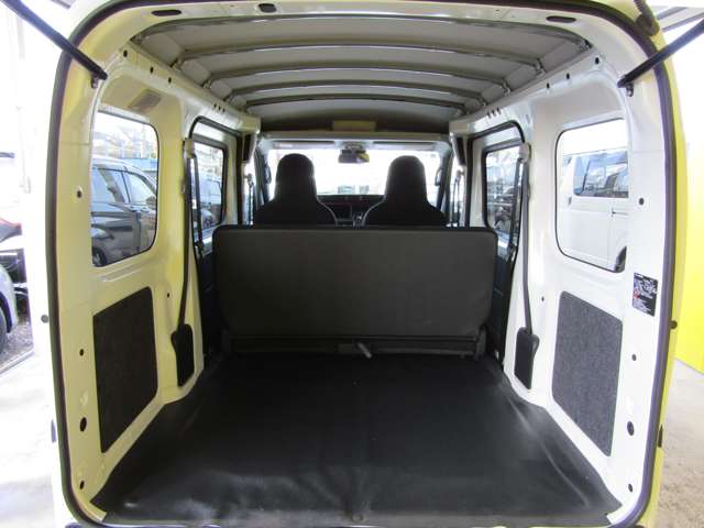 Daihatsu Hijet Cargo 9