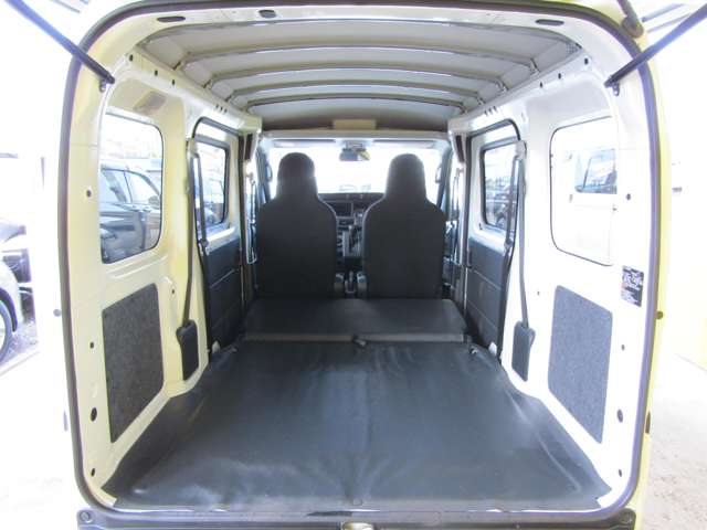 Daihatsu Hijet Cargo 10