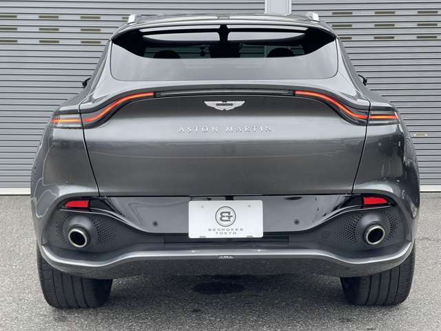 Aston Martin DBX 11