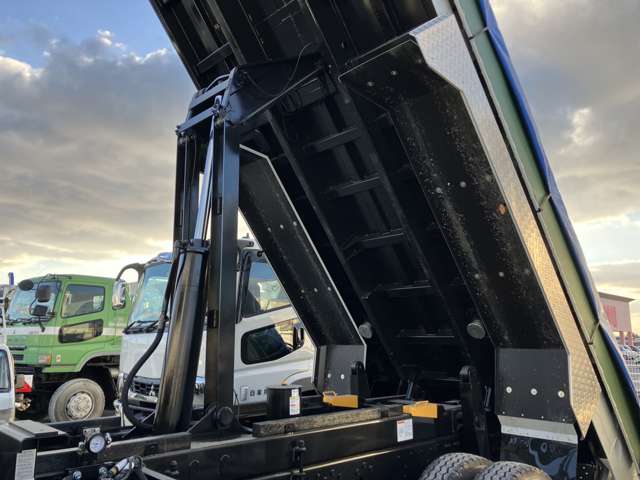 Mitsubishi Fuso Super Great 5