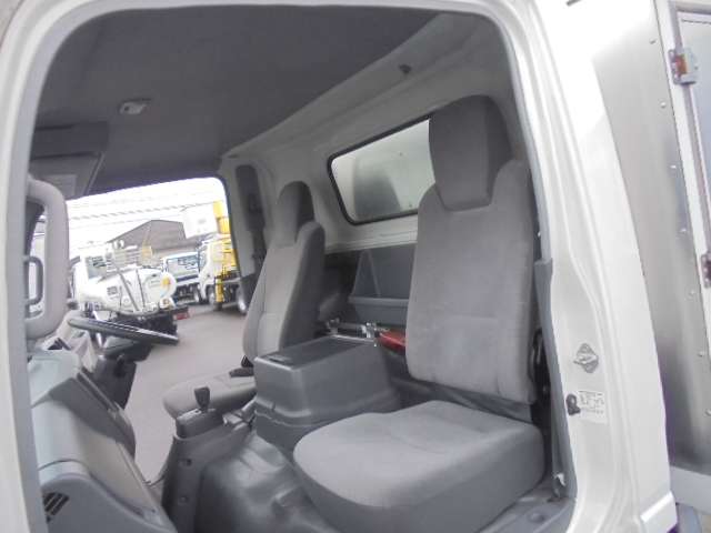 Isuzu Elf 4