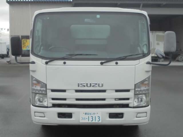 Isuzu Elf 8